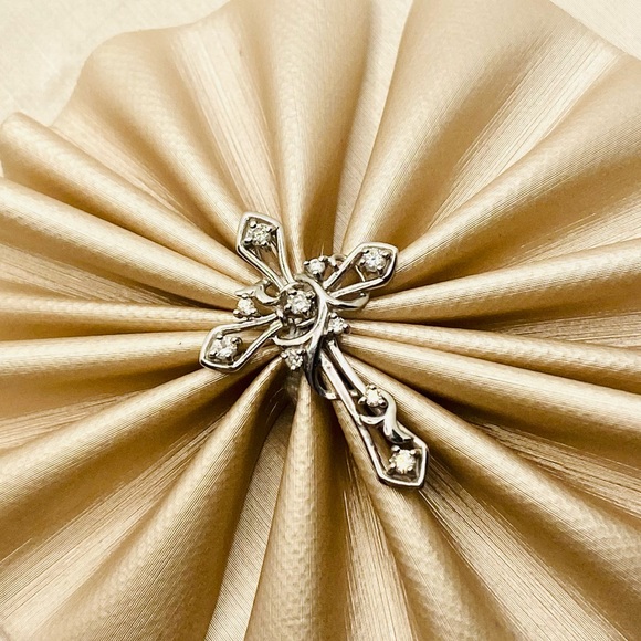 EUC Estate 18k White Gold Diamond Cross Pendant - Picture 3 of 14